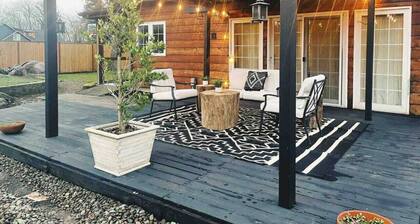Trendy Willamette Valley Home - Great Location! Pet Friendly Outdoor Pizza Oven