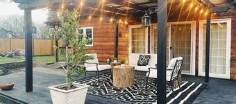 Trendy Willamette Valley Home - Great Location! Pet Friendly Outdoor Pizza Oven