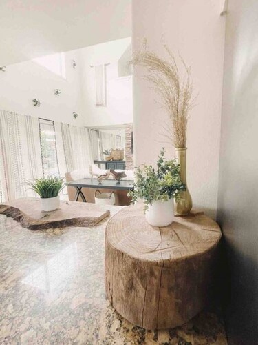 Trendy Willamette Valley Home - Great Location! Pet Friendly Outdoor Pizza Oven