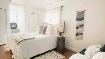 3 bedrooms, desk, iron/ironing board, free WiFi