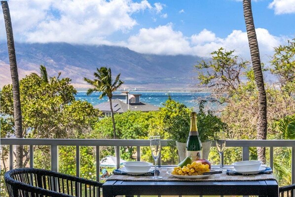 Outdoor dining - MHS 403 Remodeled BeachFront 2BD Getaway (Kihei)