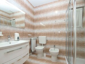 تجهيزات دش، مراحيض شطف