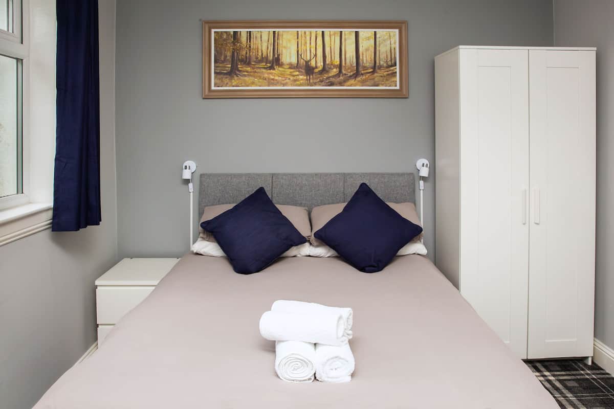 Double Room | 1 bedroom, blackout drapes, iron/ironing board, free WiFi