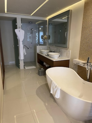 Free toiletries, hair dryer, bathrobes, towels