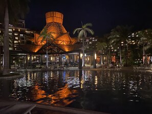 4 restaurants, breakfast, lunch, dinner served; seafood - The Islands of Loreto Resort and Spa (Loreto)