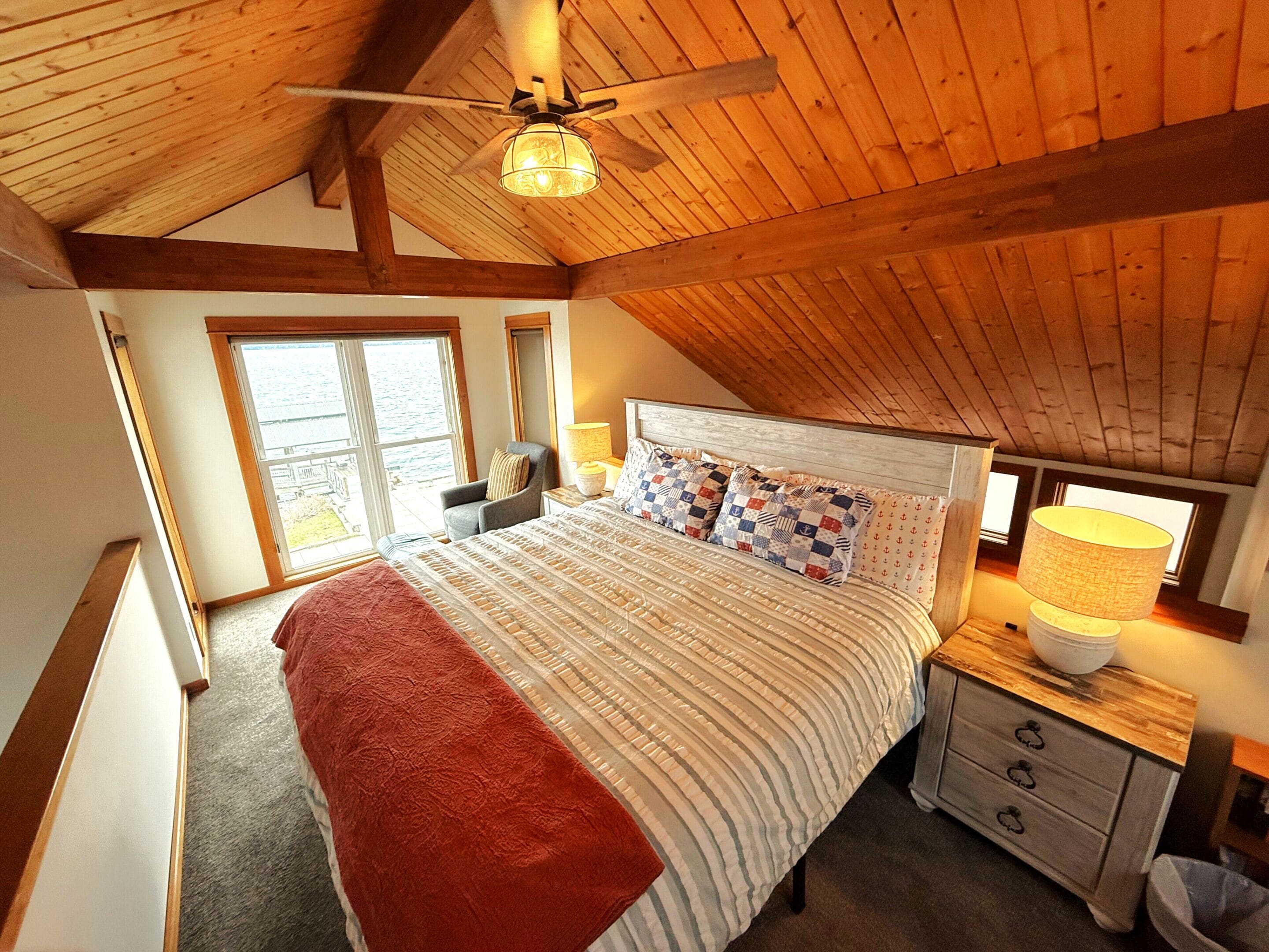 1 bedroom, desk, WiFi, bed sheets