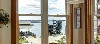 Prime waterfront Suite with view