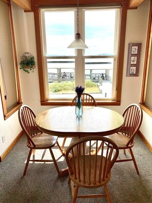 Dining - Prime waterfront Suite with view (Port Townsend)