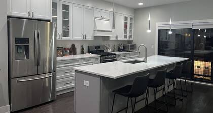 Modern 3-story condo near Notre Dame and downtown!