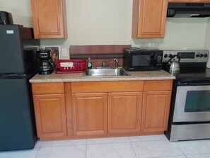 Fridge, microwave, oven, stovetop - Tranquil and peaciful vacation get away. Near shopping and entertainment areas (Freeport)