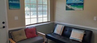 Tranquil and peaciful vacation get away.  Near  shopping and entertainment areas