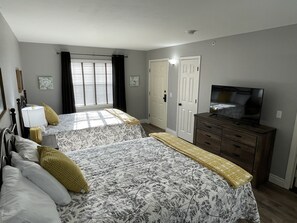 2 bedrooms, iron/ironing board, travel cot, free WiFi