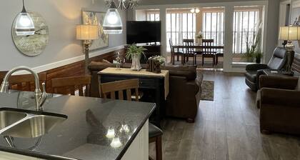 Higgins Hole In One Hideaway~GREAT Location~Outdoor Pool~Close to Branson fun