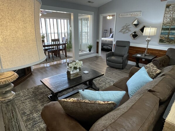 Smart TV, fireplace