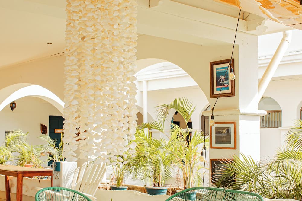 Zulu Surf Hotel
