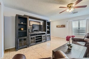 TV - NW SA, 1 Story, Fiesta Texas & Sea World 5 Min. (San Antonio)