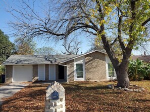 Exterior - Fiesta Texas, Sea World, Lackland AFB, NW SA (San Antonio)