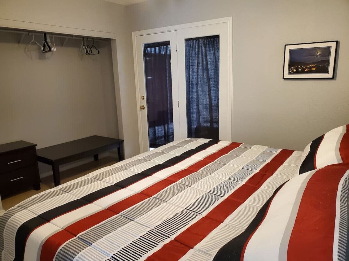 4 bedrooms, WiFi, bed sheets