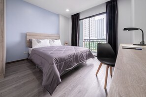 Superior Studio, 1 Queen Bed | Desk, laptop workspace, soundproofing, free WiFi - Aqua Residences (Bangkok)