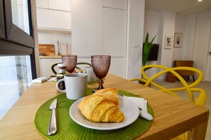 Dining - Housing Ollerias by Sharing Co (Málaga)