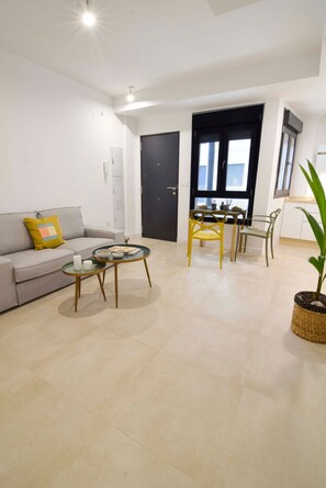 TV - Housing Ollerias by Sharing Co (Málaga)