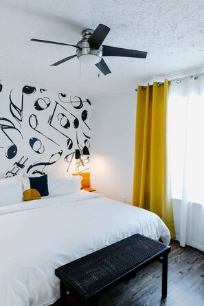 1 slaapkamer, luxe beddengoed, een strijkplank/strijkijzer, reisbedje