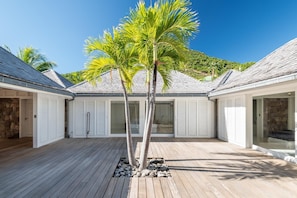 Exterior - Villa le Manoir de Lorient - Located in  Stunning Lorient Beach with Private Pool (Lorient)