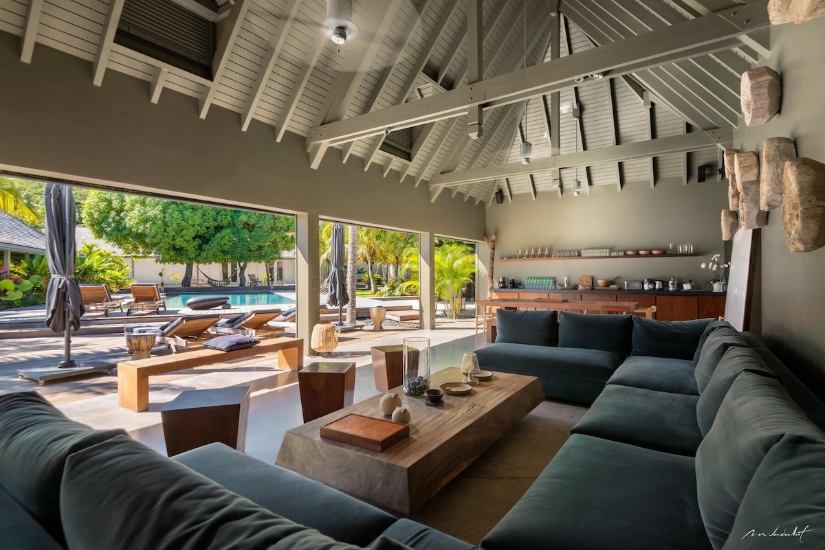 Dining pavilion with pendant lights
