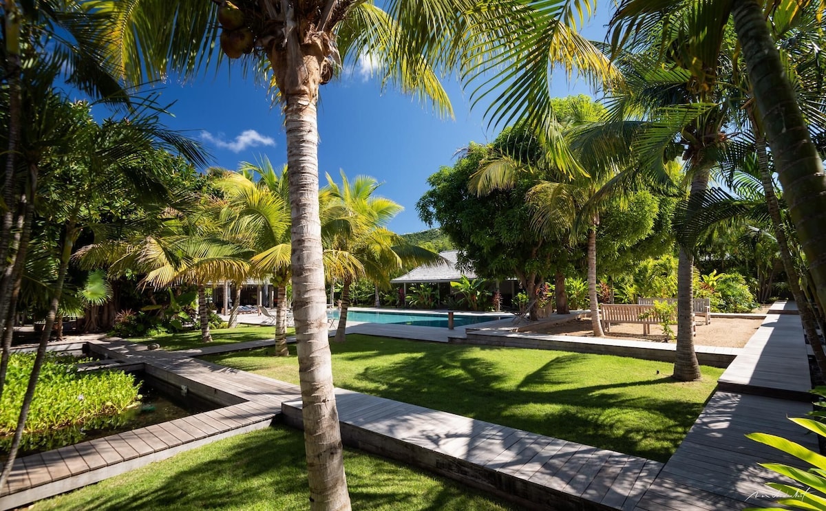 Tropical garden pathways