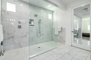 Shower, hair dryer, towels