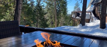 Upscale Mountain Chalet in Blue Lake Springs, Free Wifi/Cable, Gas Fireplace