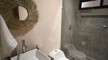 Monolocale Royal | Bagno | Doccia, asciugamani