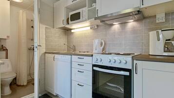 Geladeira, micro-ondas, lava-louças