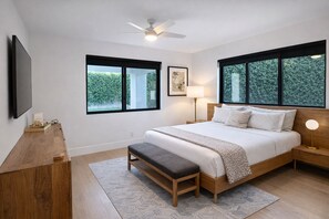 4 chambres, coffres-forts dans les chambres, bureau