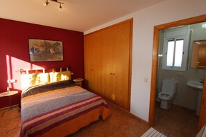 3 bedrooms, iron/ironing board - CASA  NORDINE I, Ideal house for your holidays near the sea, free wifi, air conditioning optional, private pool, pets allowed, dog’s beach (Deltebre)