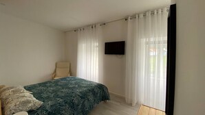 1 bedroom, WiFi, bed sheets - Remarkable 2-Bed House in Ponta Delgada (Ponta Delgada)