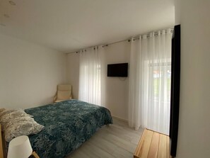 WiFi, bed sheets - Remarkable 2-Bed House in Ponta Delgada (Ponta Delgada)