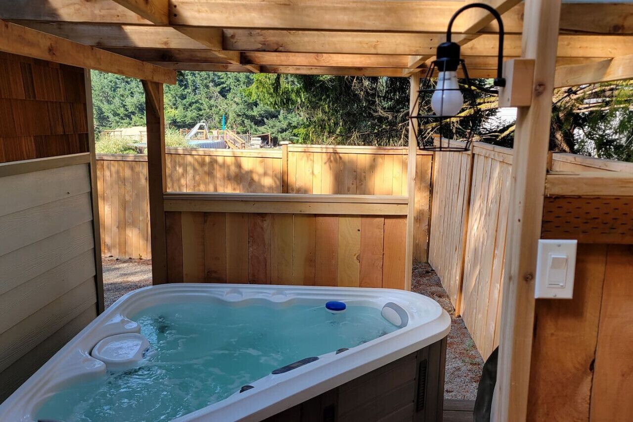 Outdoor spa tub
