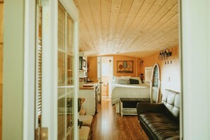 1 bedroom, desk, iron/ironing board, travel cot