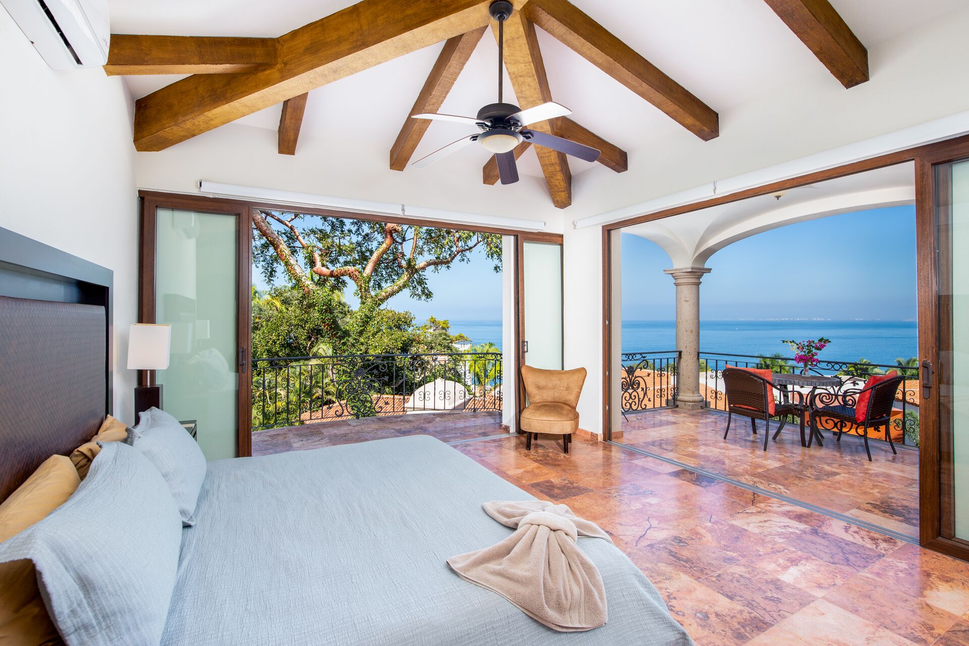 4 slaapkamers, een strijkplank/strijkijzer, gratis wifi, beddengoed