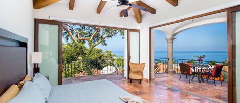 4 slaapkamers, een strijkplank/strijkijzer, gratis wifi, beddengoed