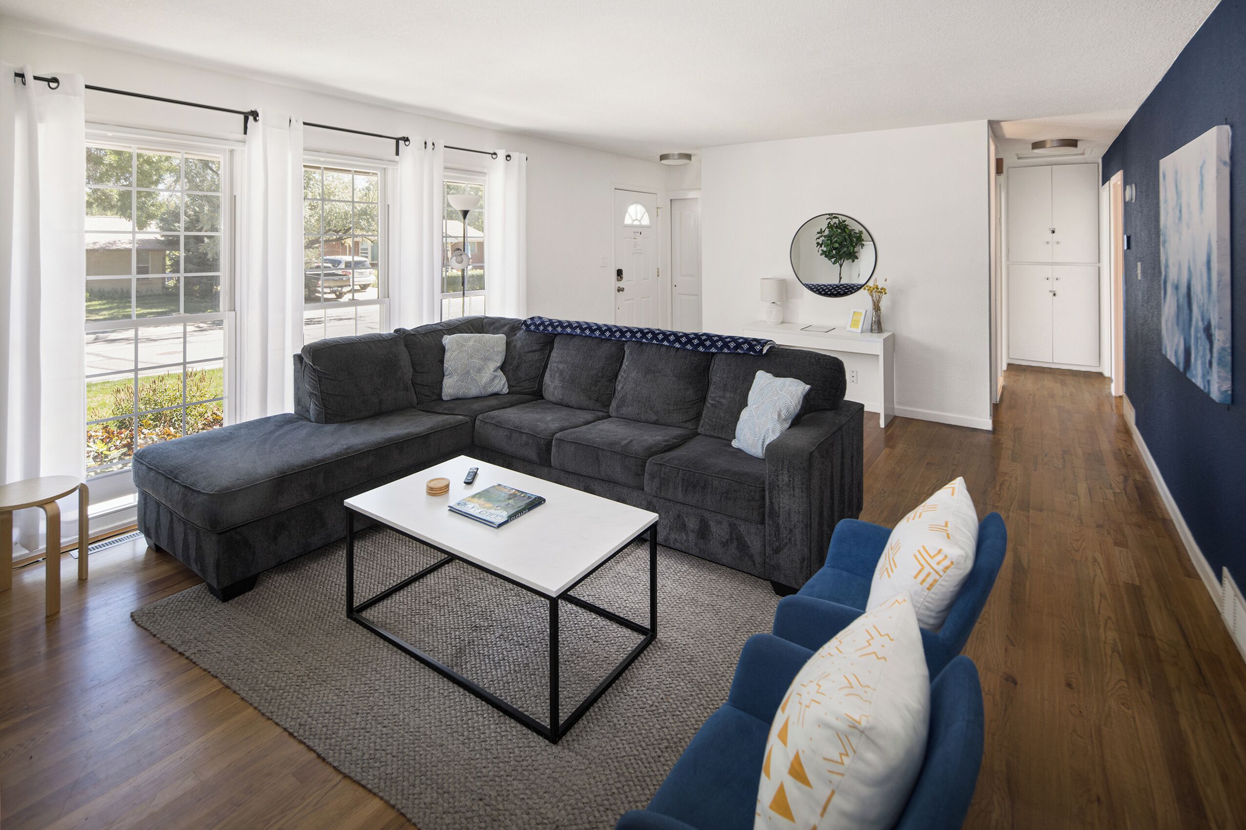 Smart TV, chimenea, futbolito y tenis de mesa 