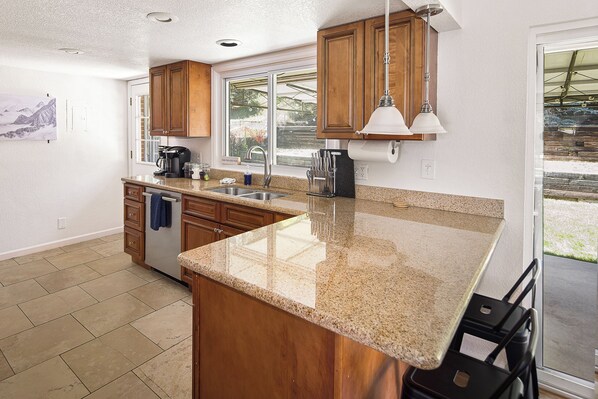 Fridge, microwave, oven, stovetop - Family Retreat! Quiet - ☀By Denver & Mountains☀, New Hot Tub! Sleeps 12! (Wheat Ridge)