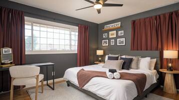 4 chambres, bureau, fer et planche à repasser, lit parapluie