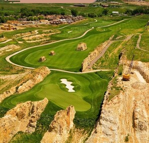 Golf - Stay Golden! ☀Family Retreat☀ New Hot Tub! + Sleeps 12 (Wheat Ridge)