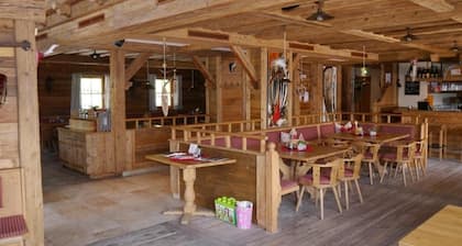 Panorama Chalet mit Bergblick, WLAN und Terrasse