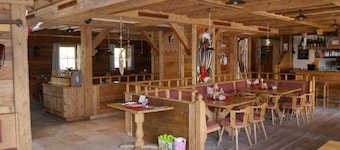 Panorama Chalet with Mountain View, Wi-Fi & Terrace