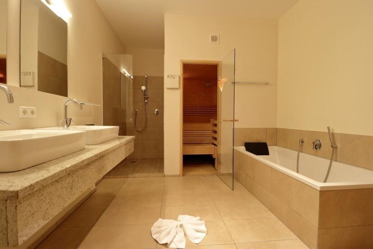 Bathtub, free toiletries, hair dryer, towels