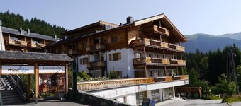 Panorama Chalet with Mountain View, Wi-Fi & Terrace