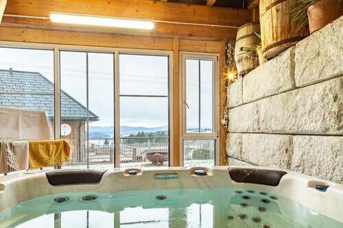 Holiday flat "Landhaus Ameisberg" with mountain view, garden and Wifi